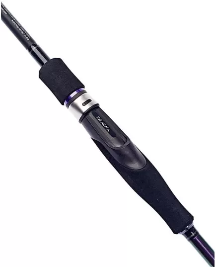 Λεπτομέρεια carbon X45 3DX πλέξης στο blank του Daiwa Prorex-E 2.72m
