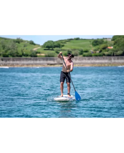 SUP Magma σε χρήση σε ήρεμα νερά